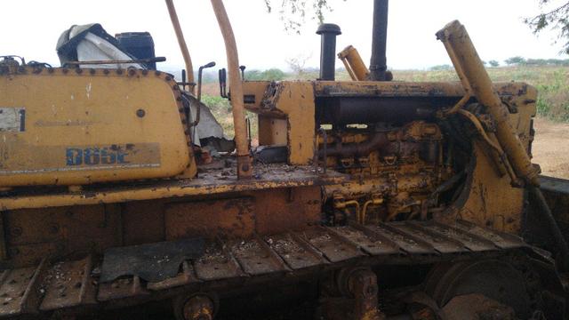 Trator de esteira D65E com escarificador - Foto 2