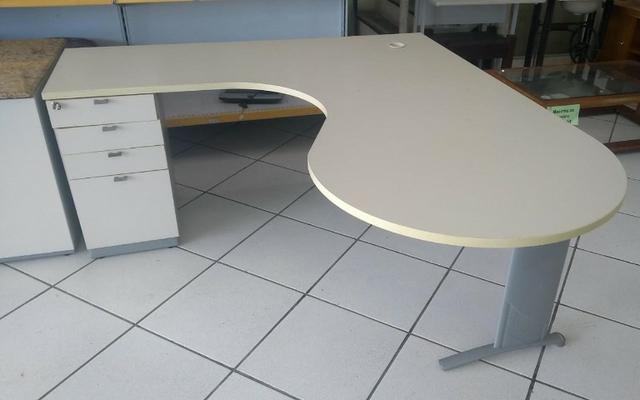 Mesa em L com tampo com península - Foto 5