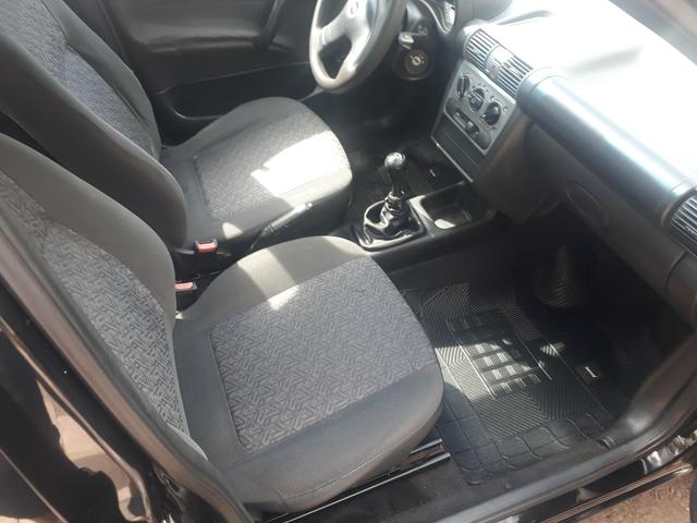 Gm CORSA CLASSIC LIFE 1.0 SUPER CONSERVADO PLACA A 2005 - Foto 12