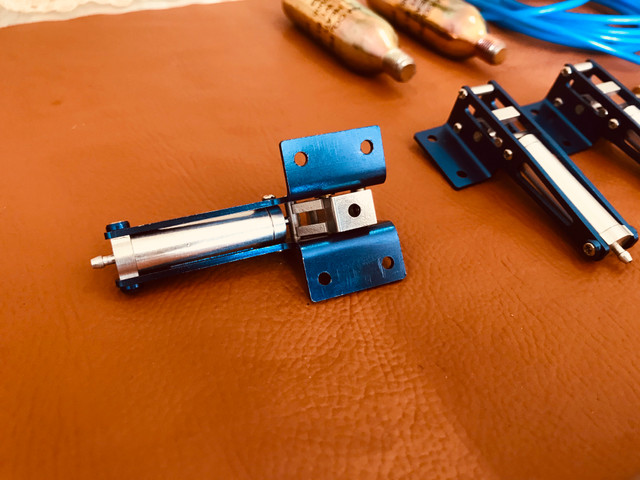 Trem de pouso retrátil pneumático para aeromodelos até 2.5kg - Foto 3