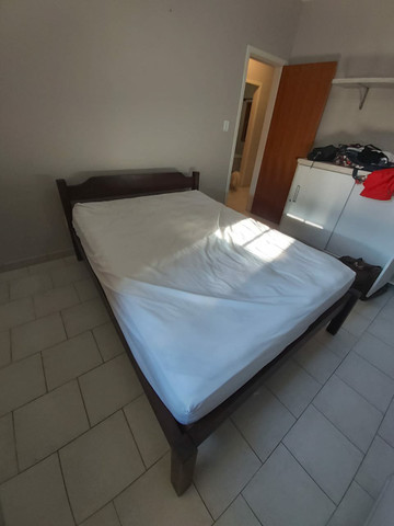 Cama de casal madeira de Gramado