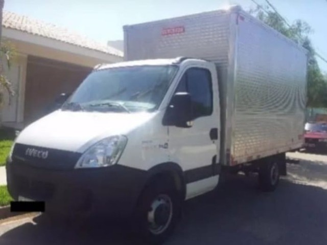 IVECO BAÚ SECO 2013