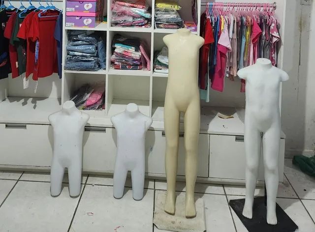 Quatro manequim Infantil com base
