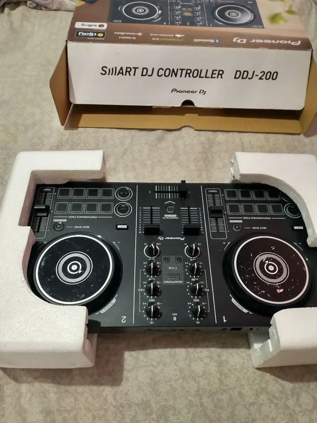 CONTROLADORA PIONEER DJ - DDJ 200
