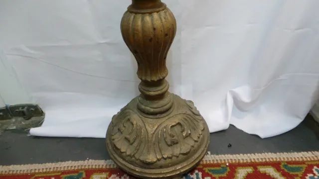 Tocheiro de chão antigo em madeira nobre todo entalhado dos anos 60 linda peça!! - Foto 4