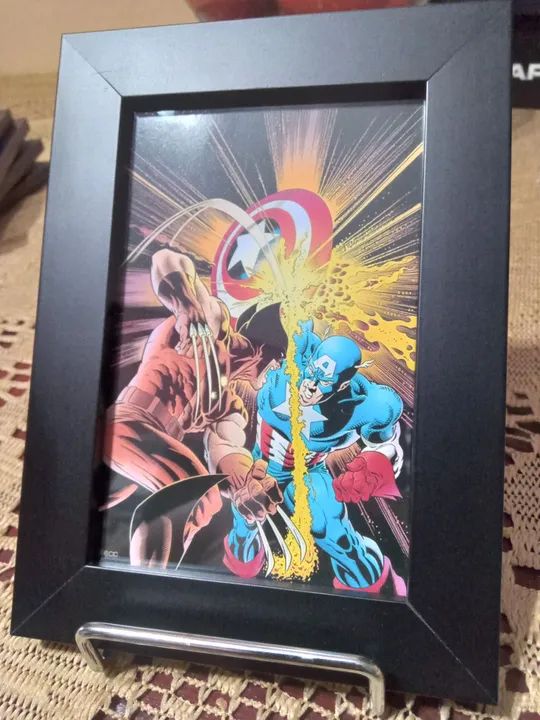 Quadro temático com vidro e moldura em mdf Wolverine vs Capitão América 