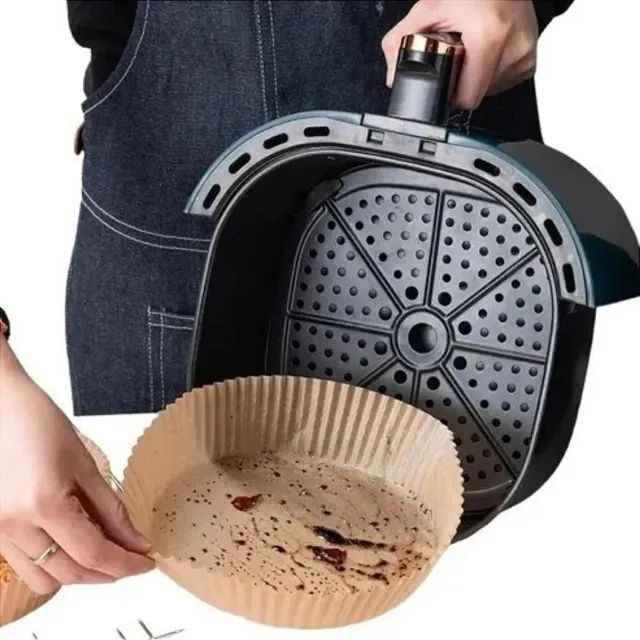 1 Kit 50 Unidades Papel Antiaderente Descartável P/ Airfryer - Foto 5