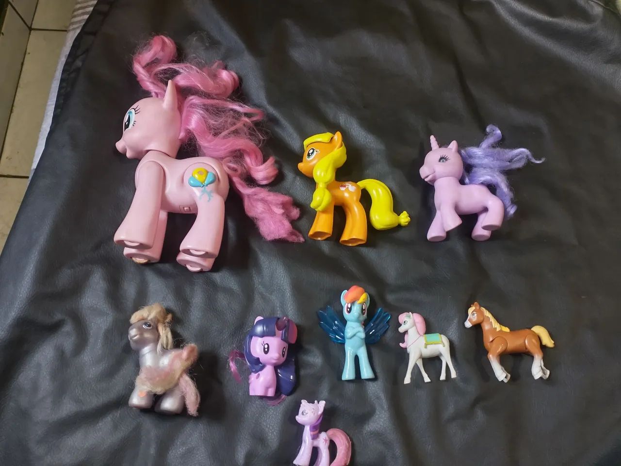 Bonecos para coleção 9 peças variadas 