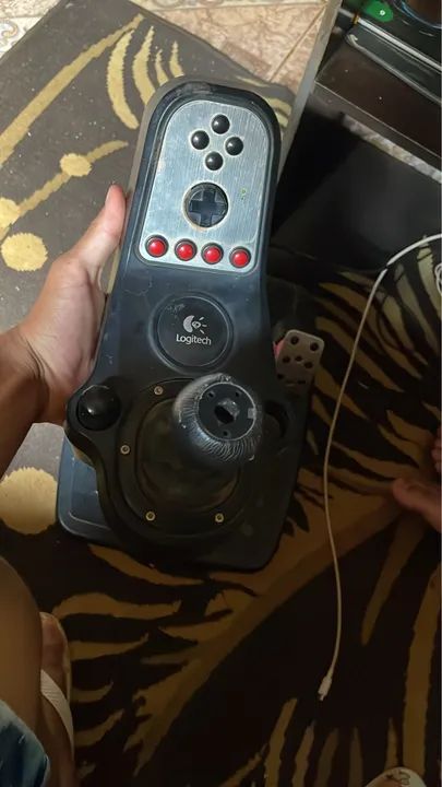 Pedal de Acelerador Logitech G27 - Foto 2