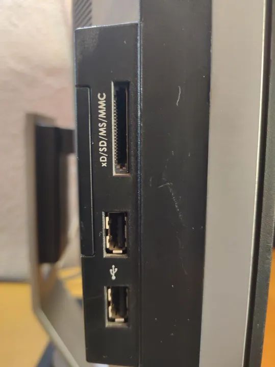 Monitor Dell 24 Pol ultrasharp HDMI / display port - Foto 2