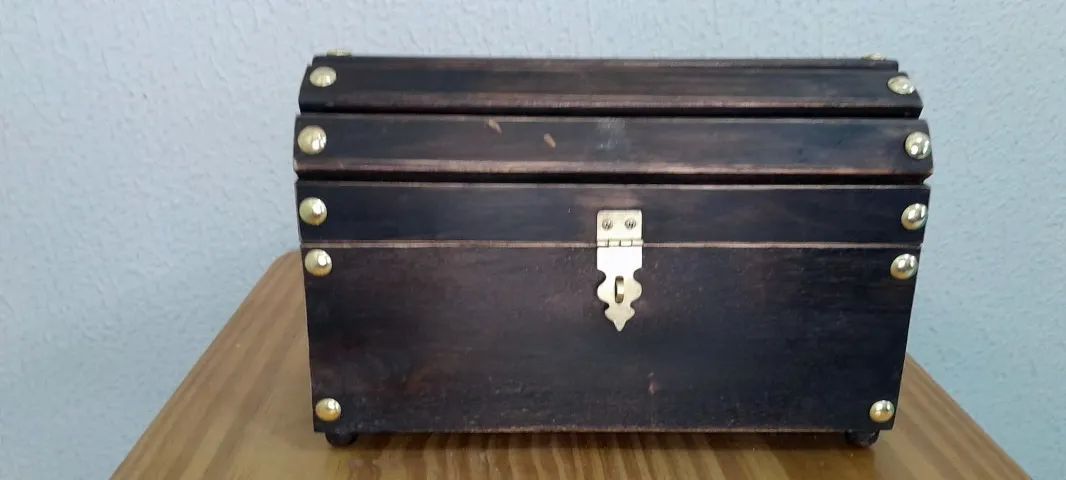 Mini Baú de Madeira com Acabamento Elegante