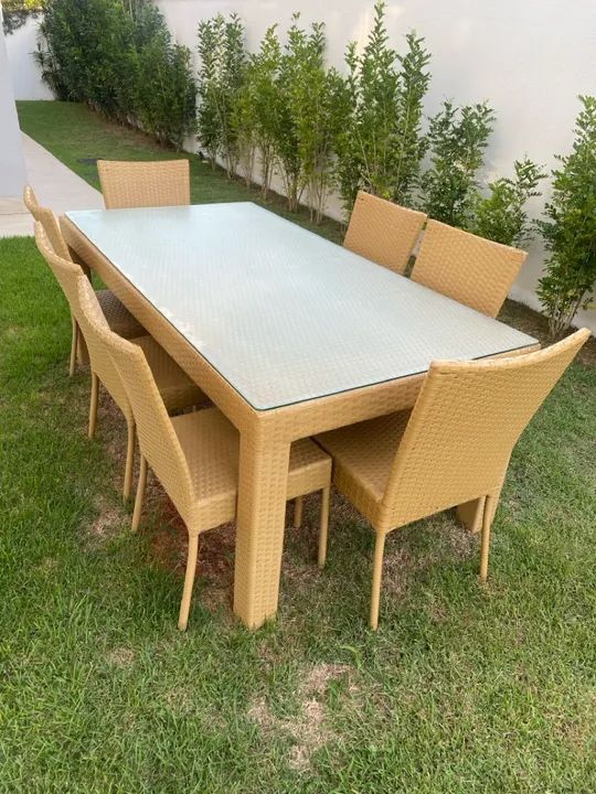 Mesa com 8 cadeiras área externa 