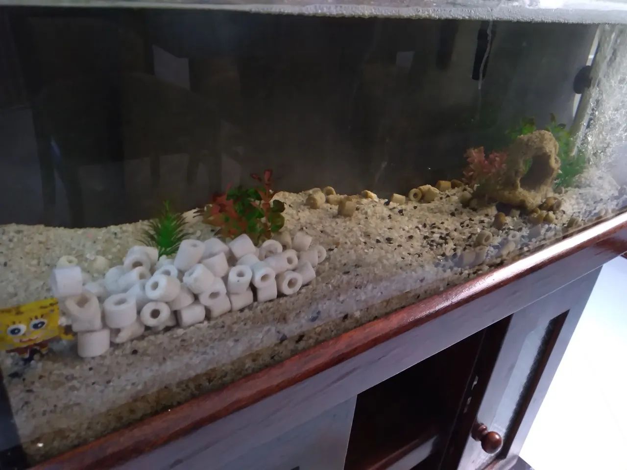 Aquário com suporte em madeira - Foto 2