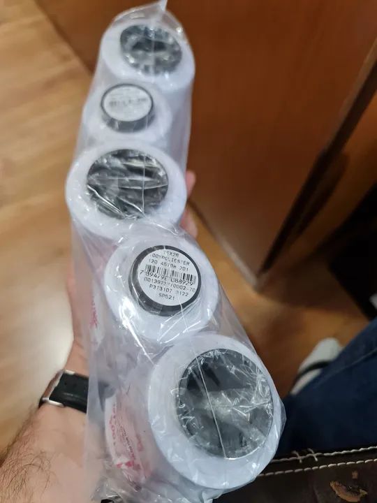 5 tubos de linha branca para costura 4570 m maquina reta 120  mar a linhanyl - Foto 3