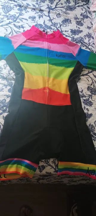 Macacão feminino de ciclismo, tamanho G, de manga longa em ótimo estado de conservação.