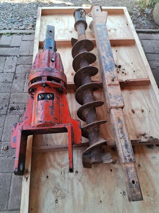 Trado perfurador de solo