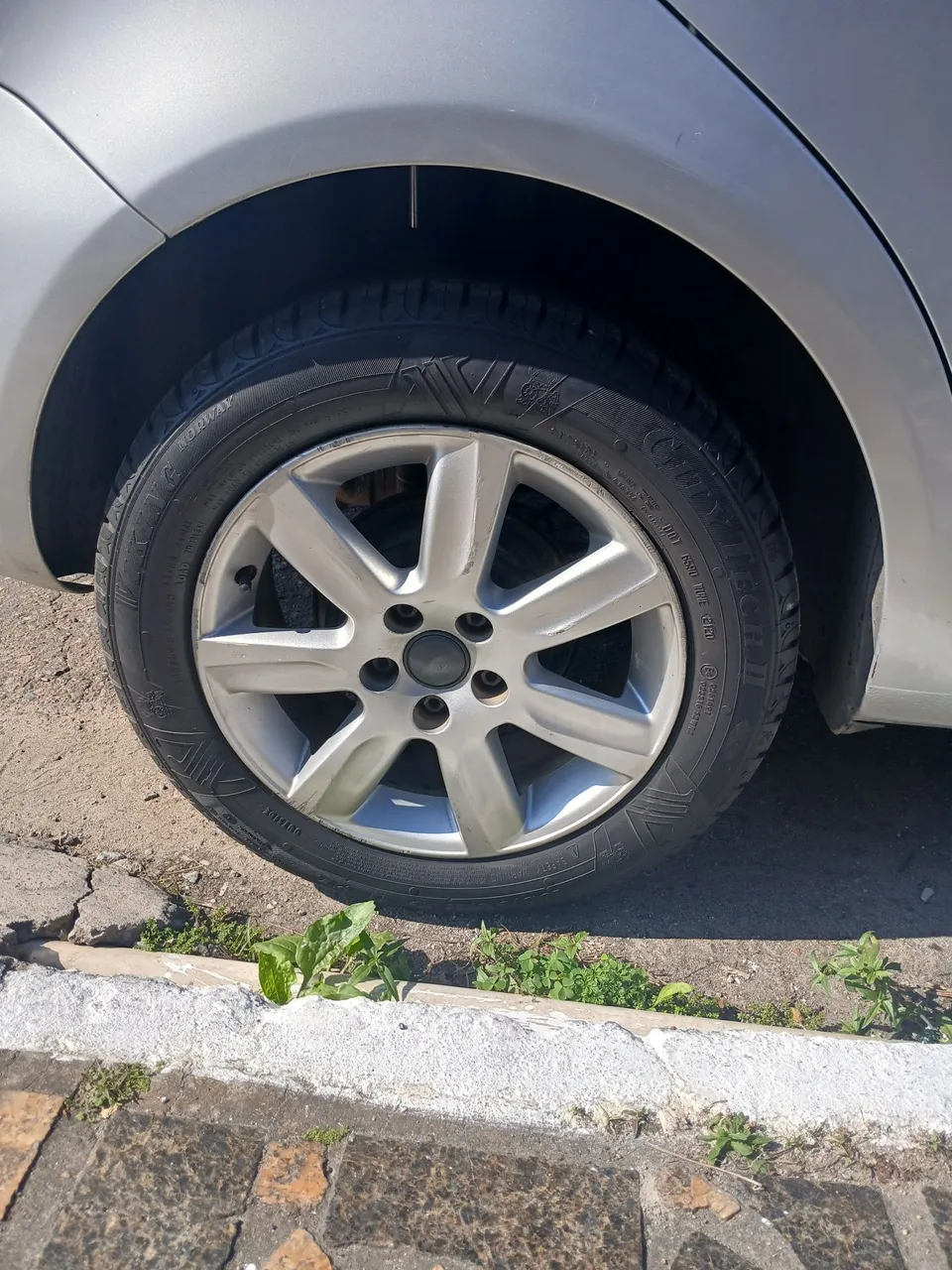 Rodas de liga leve aro 15 com pneus novos troco pro rodas 17 com pneus