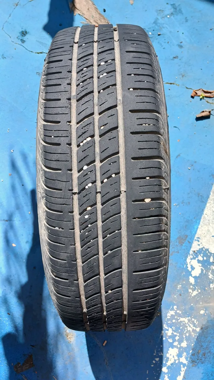 2 Pneus Usados em Bom Estado