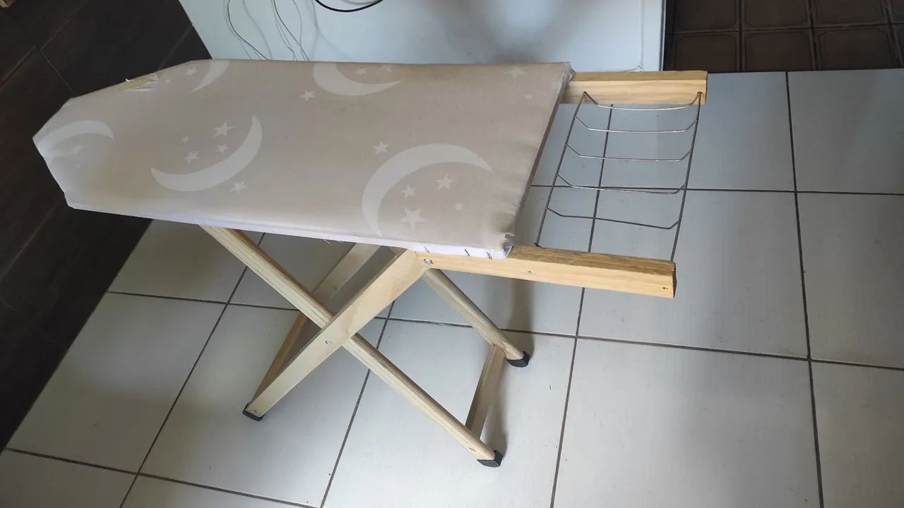 Mesa de passar roupa dobrável