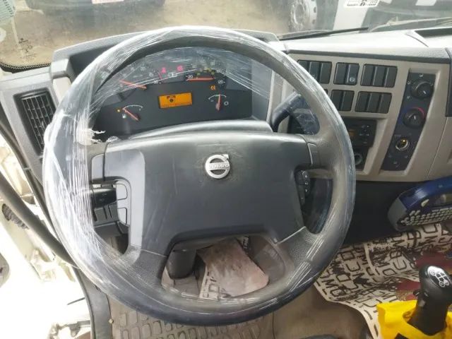 Volvo VM 330 Leito 4x2 ano 2013 - Foto 10