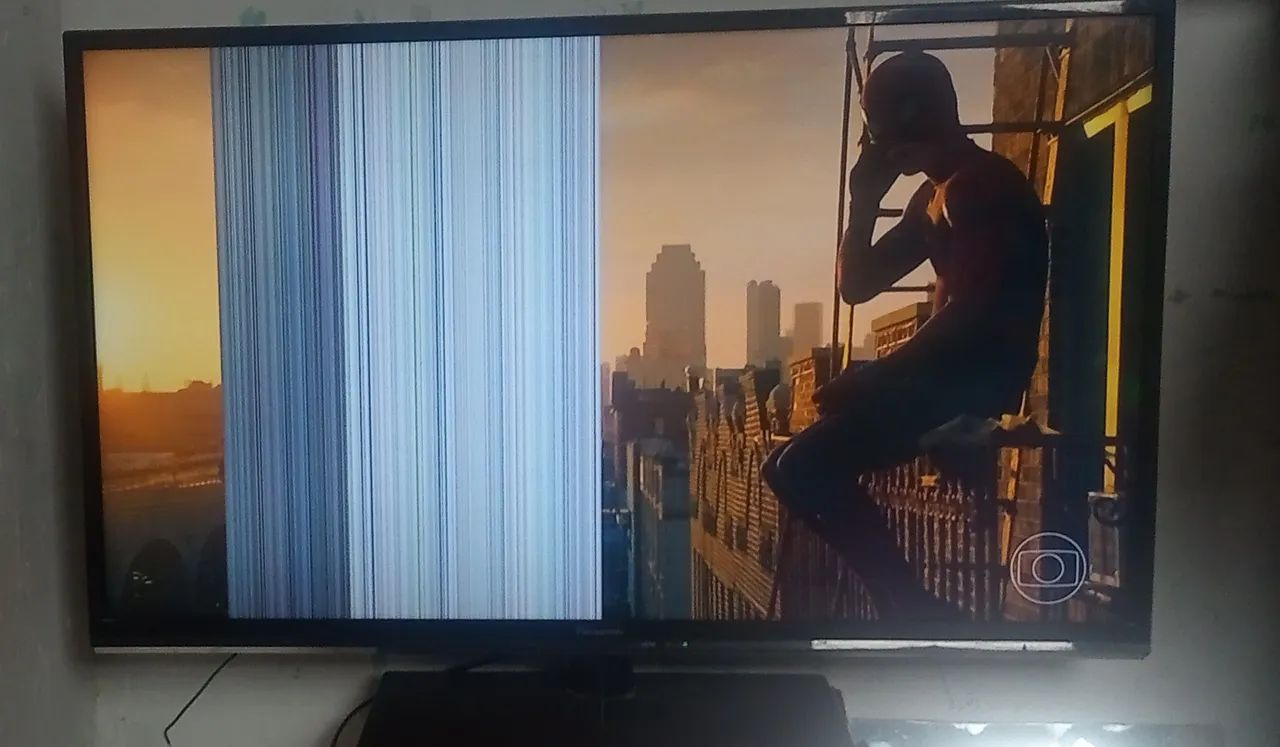 TV com defeito - tela com linhas verticais