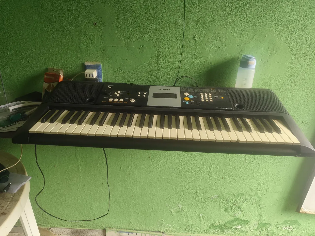 Teclado Yamaha E223 - Ótimo estado!