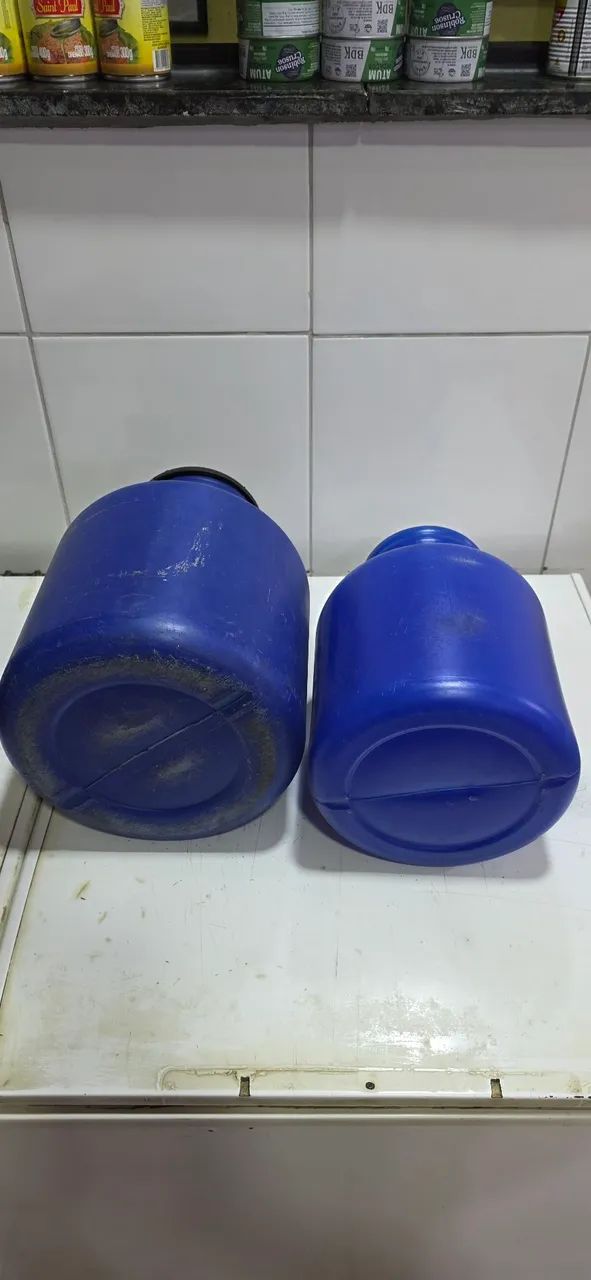 2 latões de plástico azul para comércio - Foto 4