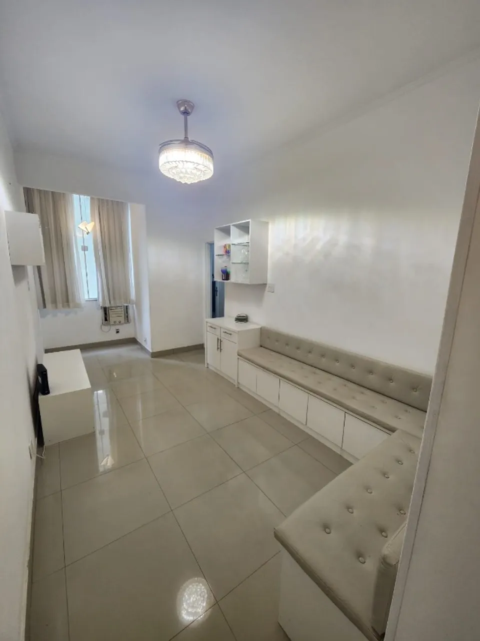 Aptº em Copacabana, 2 Quartos, Suíte, Dependência, Vaga de Garagem, Reformado!