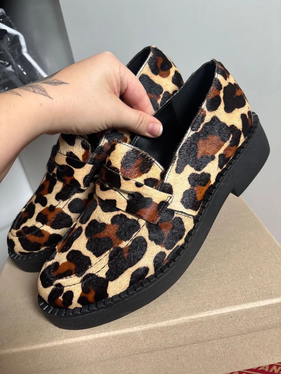 Sapato Loafer com estampa de leopardo amaro  - Foto 5