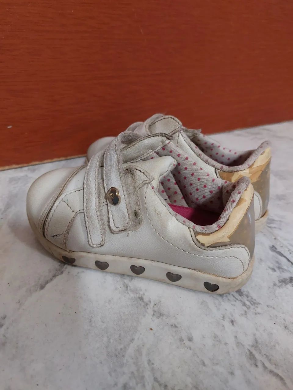 Tênis Infantil Branco com Velcro - TAMANHO 23 - Foto 2