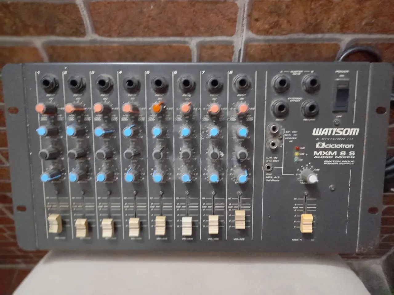 Mixer de áudio Wattsom MXM 8S e amplificador e potencia 