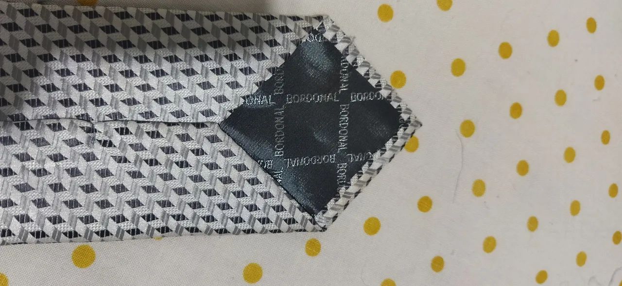 Gravata elegante cinza com detalhes - Foto 3