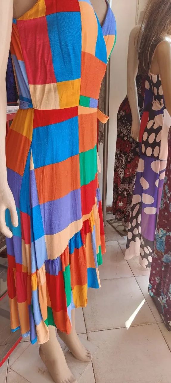 Vestido Colorido Retrô - Foto 3