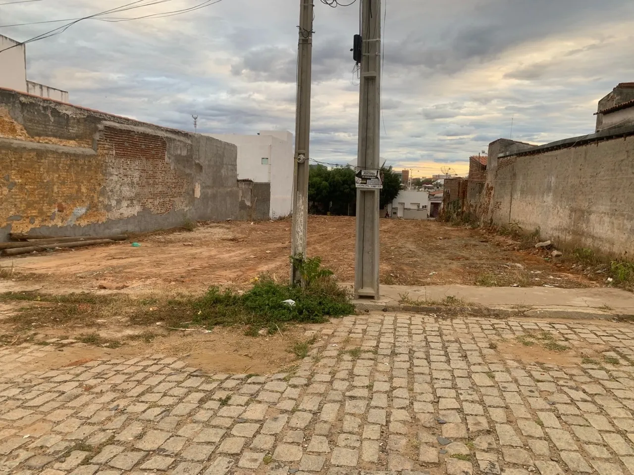 TERRENO para COMERCIO medindo 14m x 40m