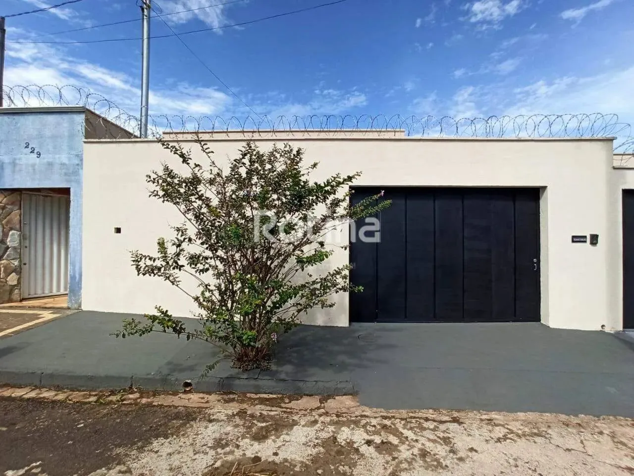 Casa para alugar, 3 quartos, Santa Rosa - Uberlândia/MG - Rotina Imobiliária