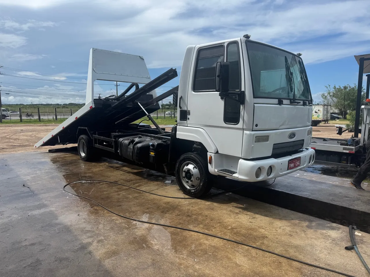 FORD CARGO 816 ANO 2013 COM ASA DELTA E AR CONDICIONADO