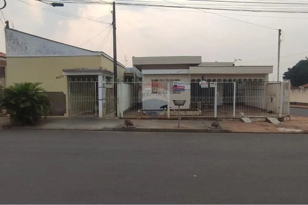Casa Ampla à Venda no Stella Maris 5 Quartos, 13 Cômodos e Muito Conforto!