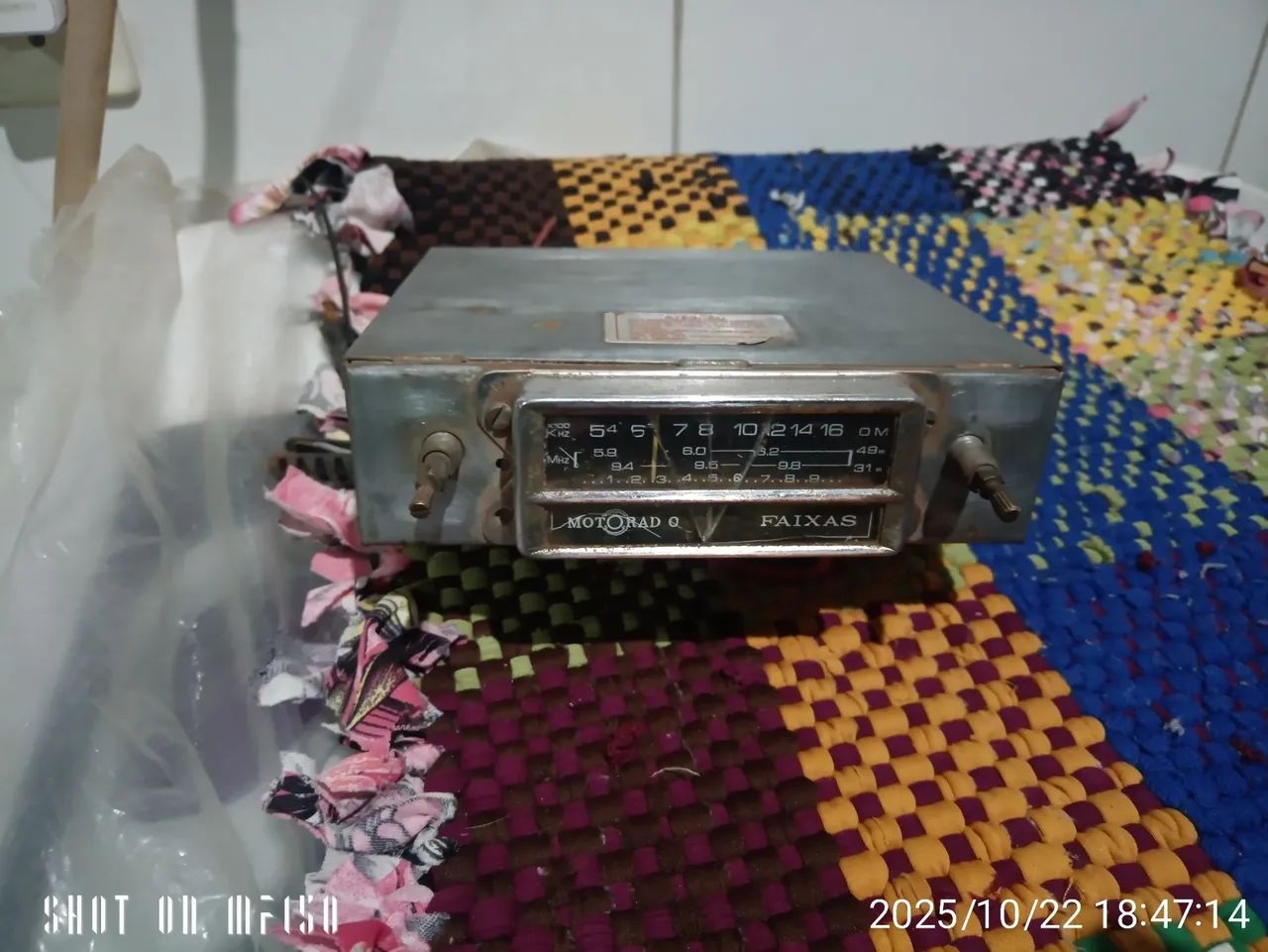 Vendo rádio moto rádio antigo de carro pra coleção não funciona pode funcionar se revisar  - Foto 5