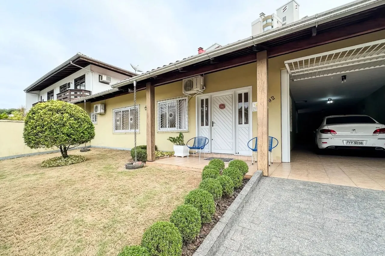 Casa com 2 dormitórios à venda, 251 m² por R$ 1.190.000,00 - Vila Nova - Blumenau/SC