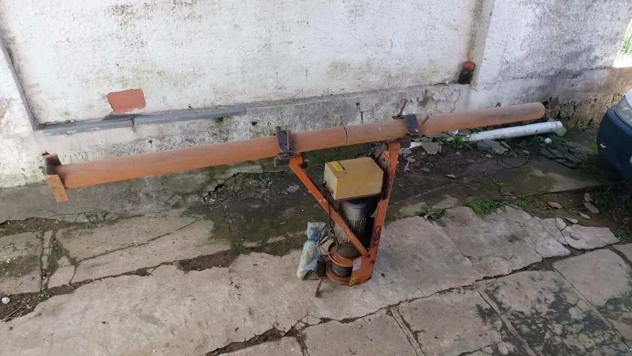 Guincho de coluna elétrico trifásico com caçamba e coluna 200kg CSM - Foto 6