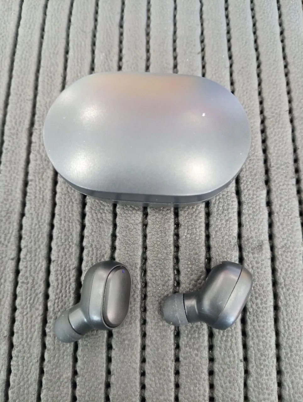 Fone de ouvido TWS sem fio com carregamento - Foto 2