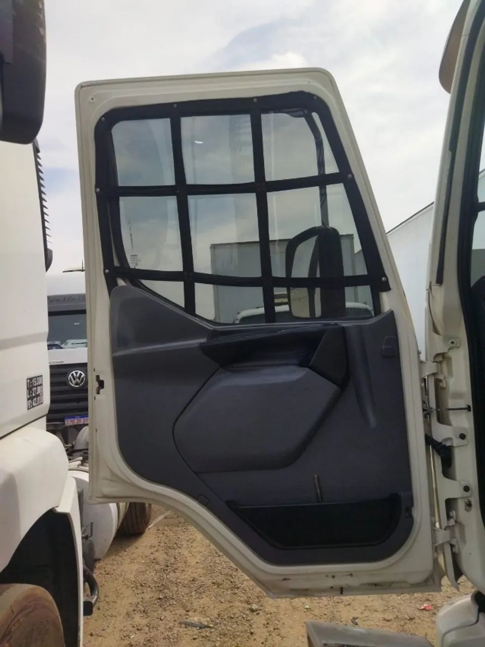 Volvo VM 330 Leito 4x2 ano 2013 - Foto 6