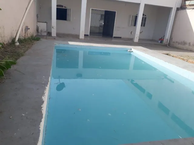 Aluga-se casa com piscina no Major Prátes