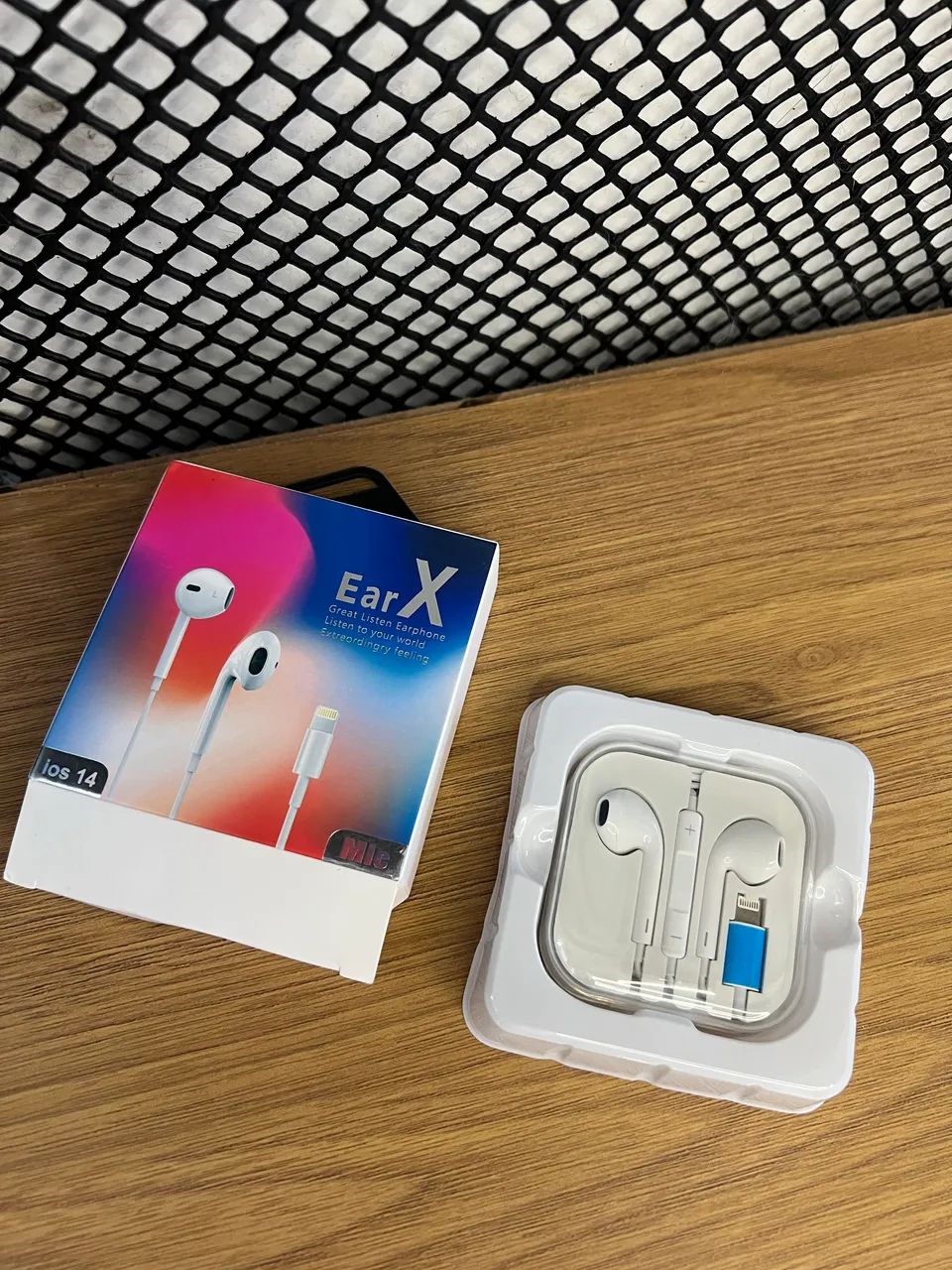 Fone de Ouvido Com Fio Branco Estereo Microfone Controle de Volume Iphone  - Foto 4