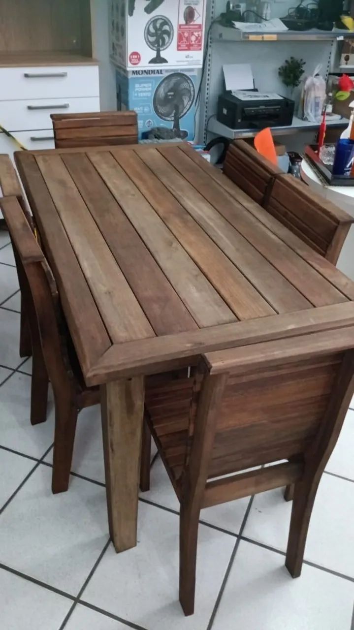 Mesa com 6 cadeiras em madeira eucalipto rústica 