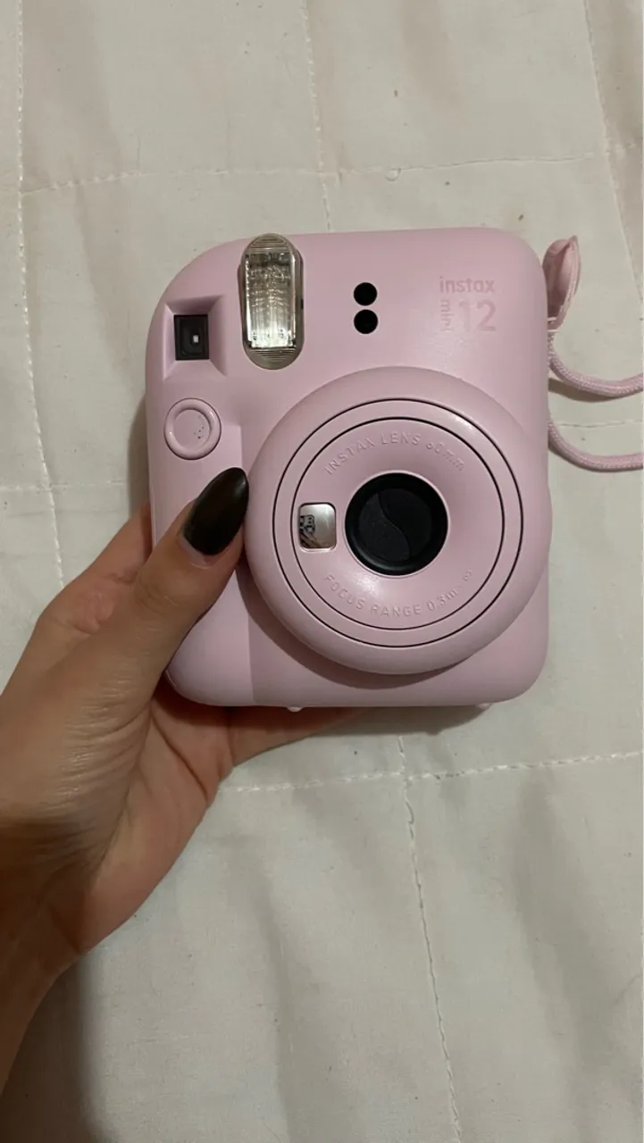 Câmera Instax Mini12 cor Rosa Gloss seminova