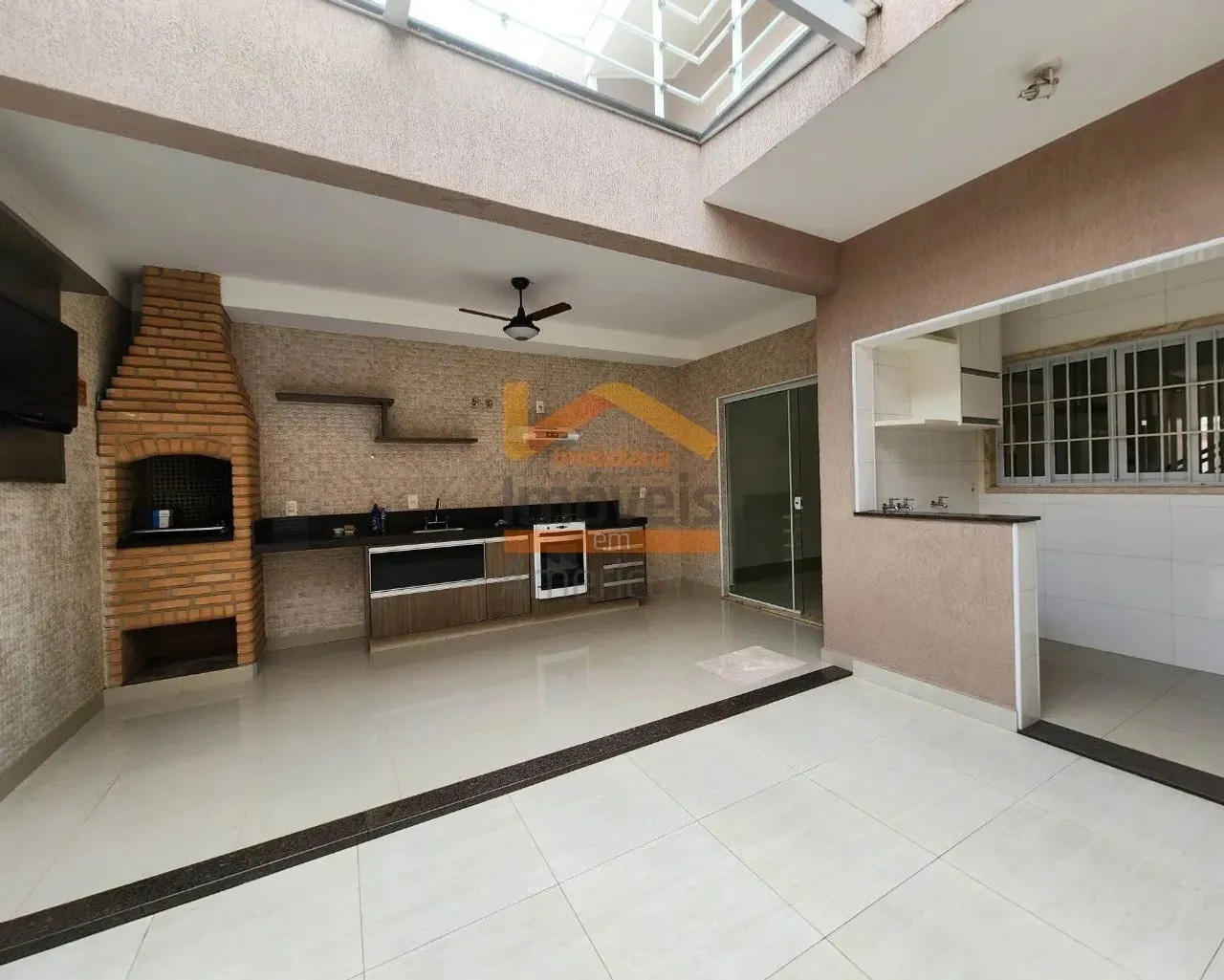 Casa à venda em Americana-SP, Jardim São Paulo: 3 quartos, 1 suíte, 3 salas, 3 banheiros,