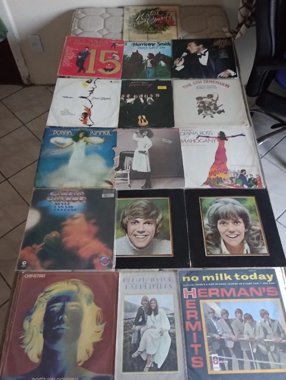 lp, lote 44 vinil tem Rock, tem importado, trilhas inter.. ótimo estado, (ler) não envio