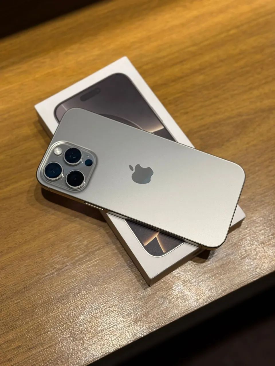 iPhone 16 pro Max , 8 meses de garantia , 256 Gb ,bateria 100