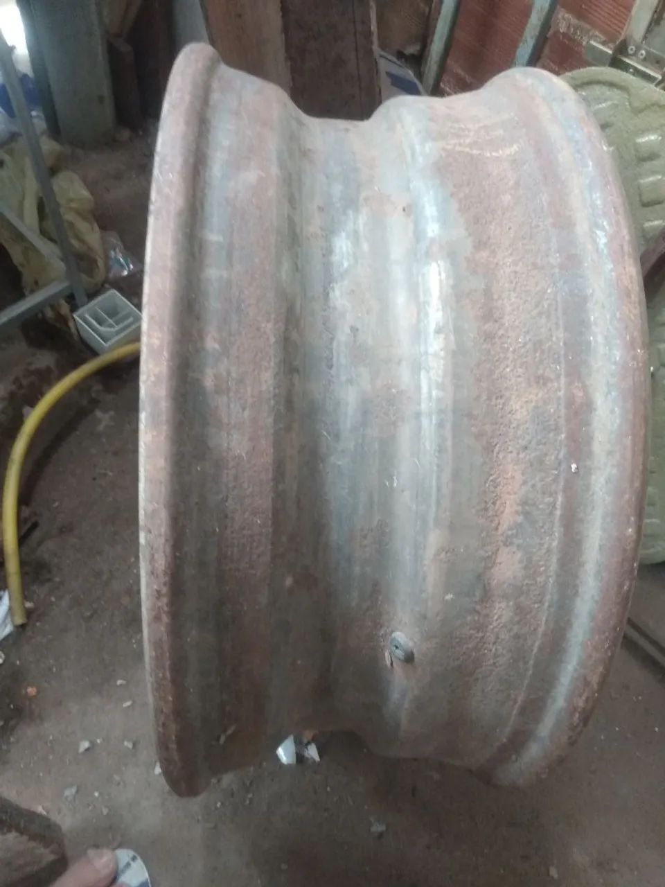 porta e tanpa de aço e um roda de rodo trem  - Foto 4